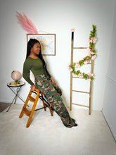 Load image into Gallery viewer, DIAMOND IN THE ROUGH CAMOUFLAGE CARGO PANTS
